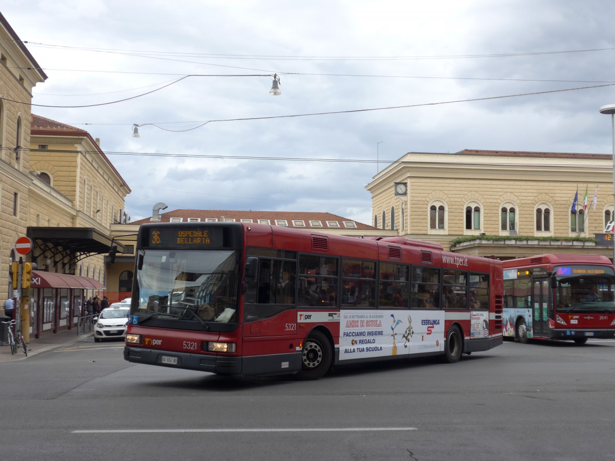 (165'566) - TPER Bologna - Nr. 5321/AG-654 BD - Iveco am 23. September 2015 beim Bahnhof Bologna Centrale