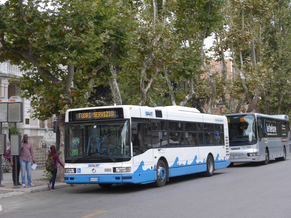 (165'578) - START Cesena - Nr. 33'013/DZ-833 ZN - Irisbus am 23. September 2015 beim Bahnhof Rimini