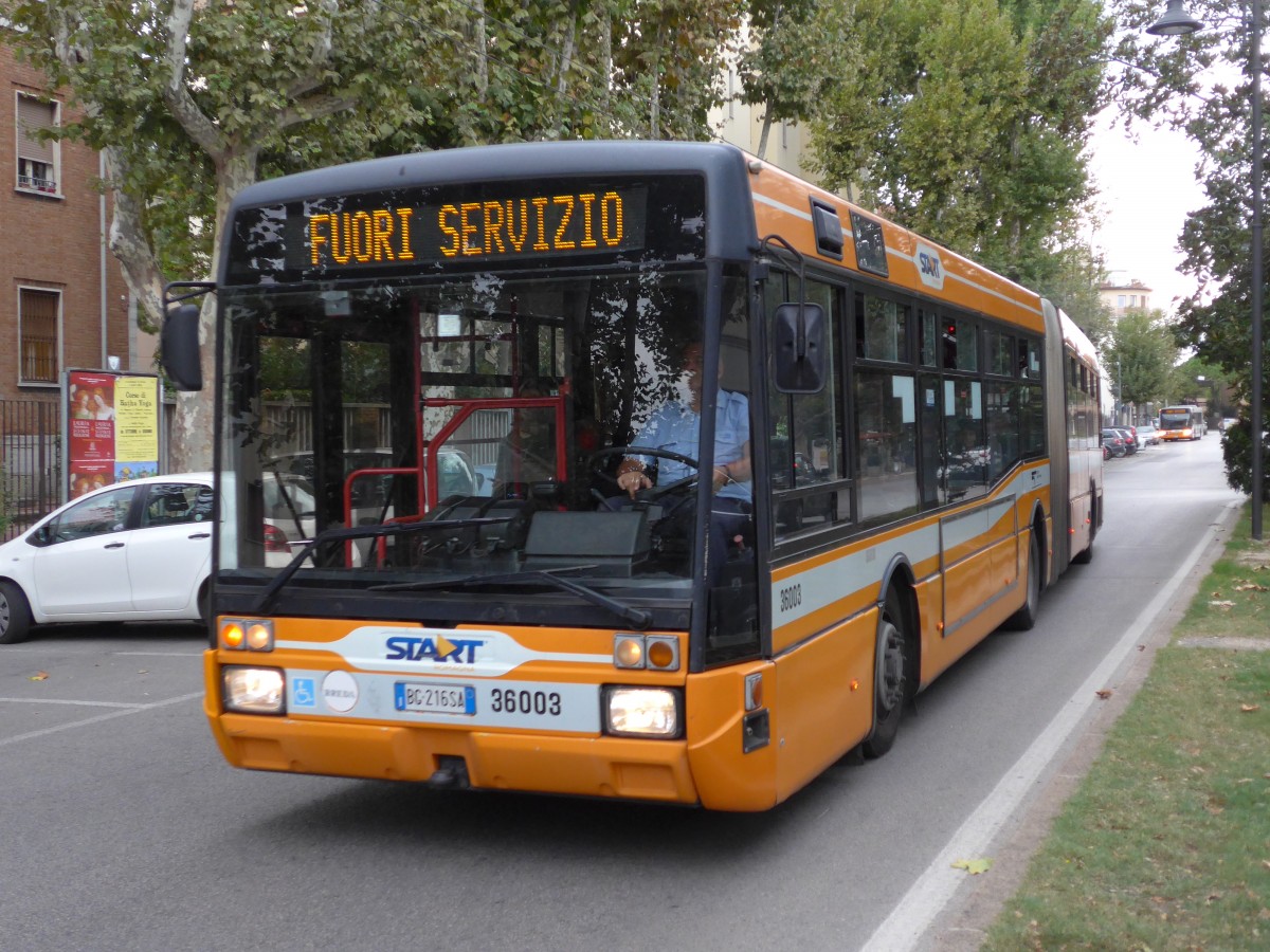 (165'587) - START Cesena - Nr. 36'003/BG-216 SA - BredaMenarinibus am 23. September 2015 beim Bahnhof Rimini
