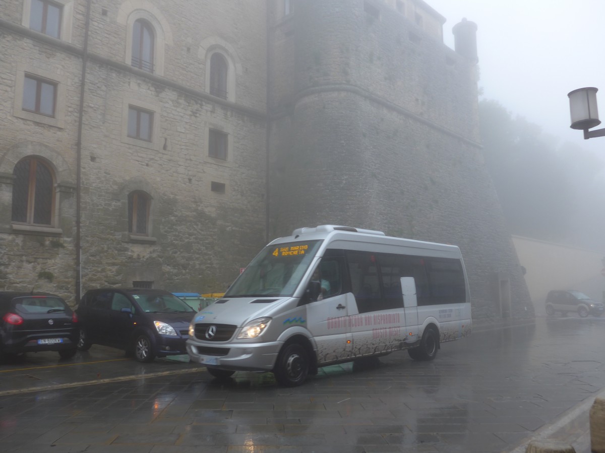 (165'682) - AASS San Marino - J4890 - Mercedes am 24. September 2015 in San Marino
