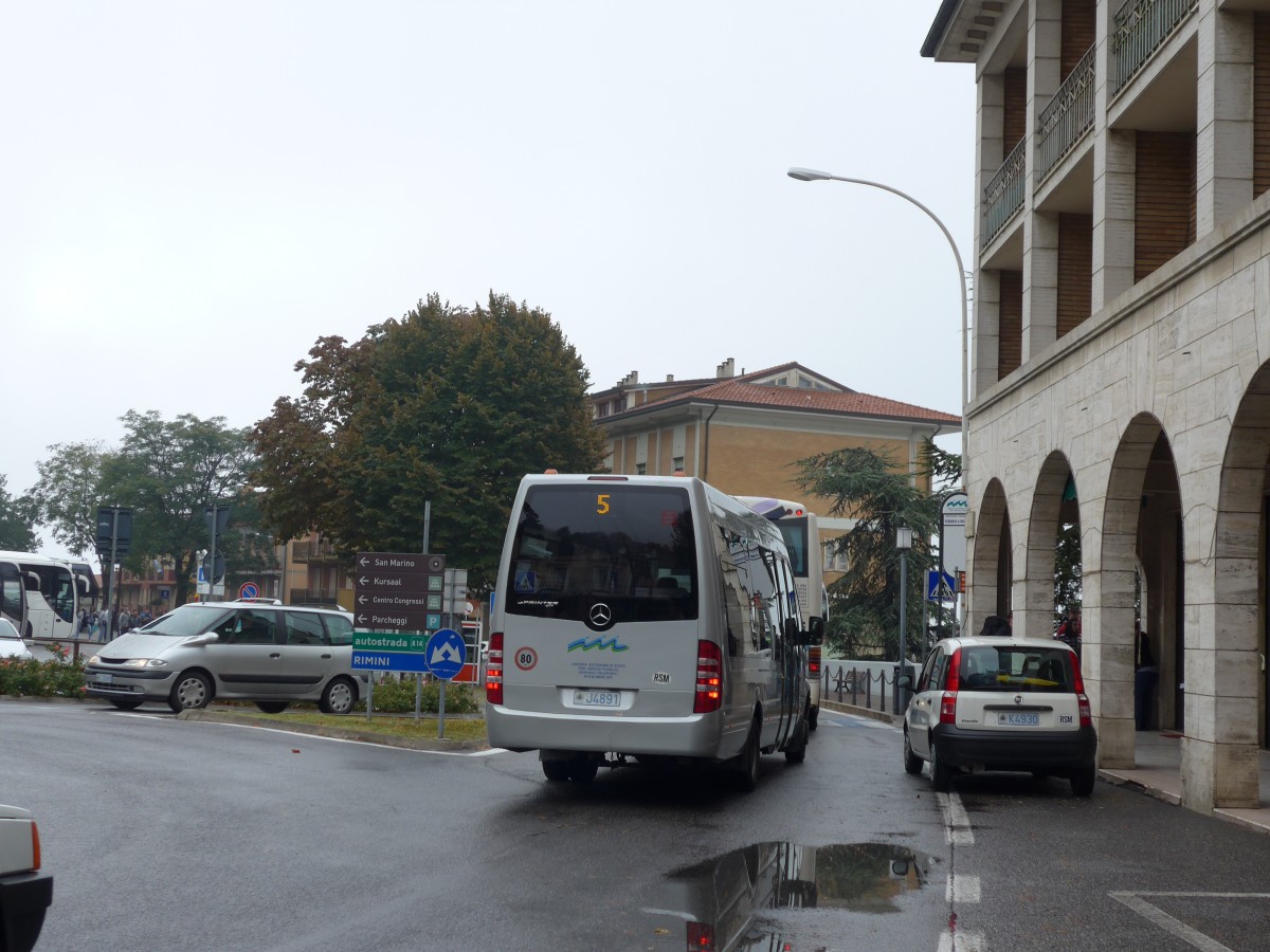 (165'738) - AASS San Marino - J4891 - Mercedes am 25. September 2015 in San Marino