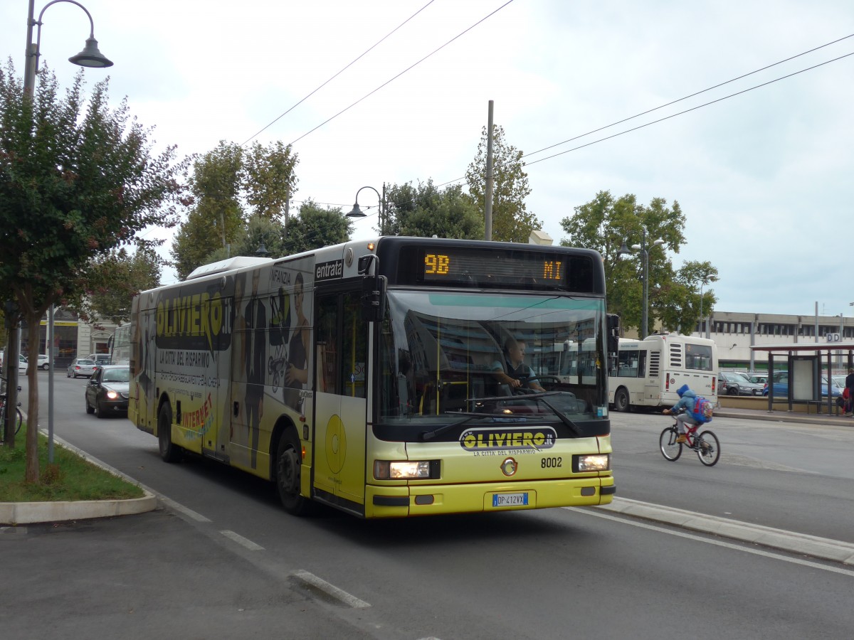 (165'767) - Cosmobus, Rimini - Nr. 8002/DP-412 VX - Irisbus am 25. September 2015 beim Bahnhof Rimini