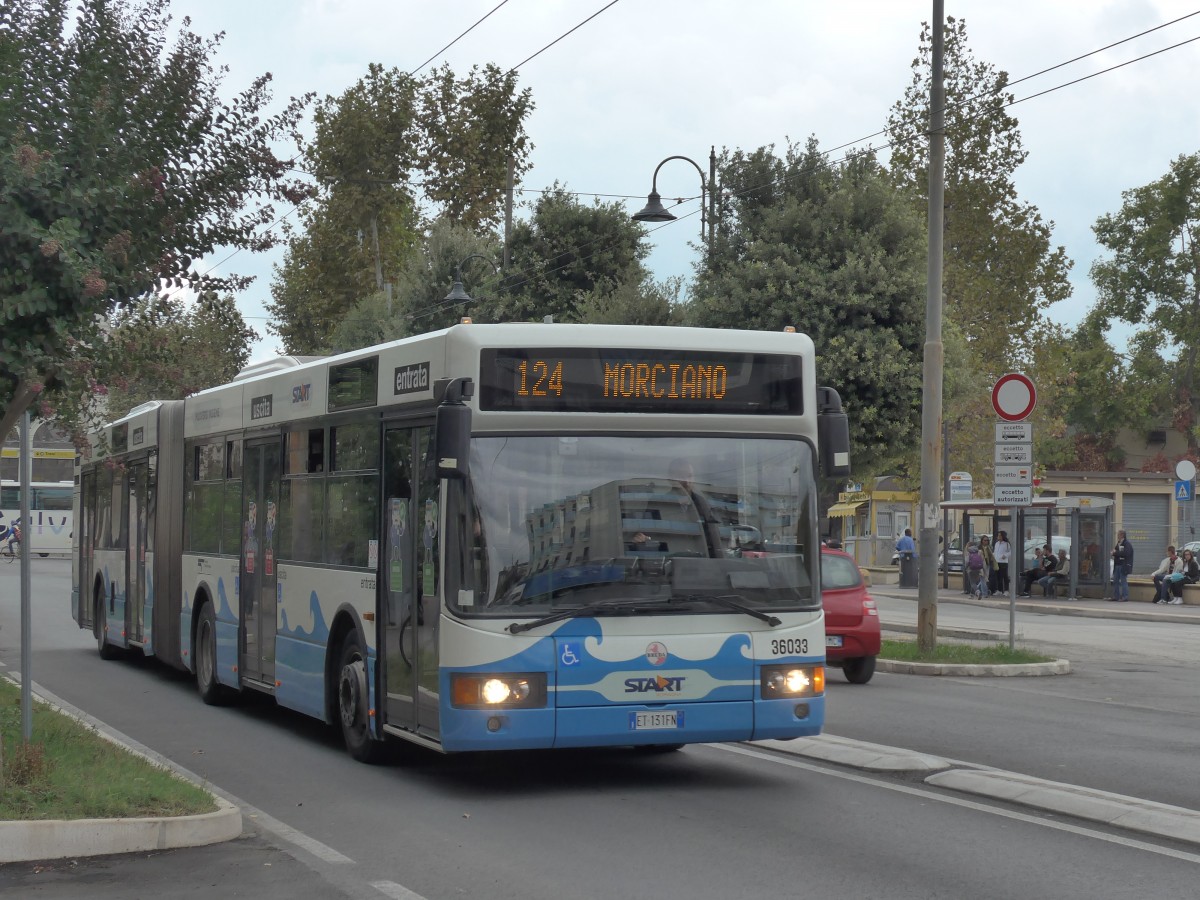 (165'771) - START Cesena - Nr. 36'033/ET-131 FN - BredaMenarinibus am 25. September 2015 beim Bahnhof Rimini