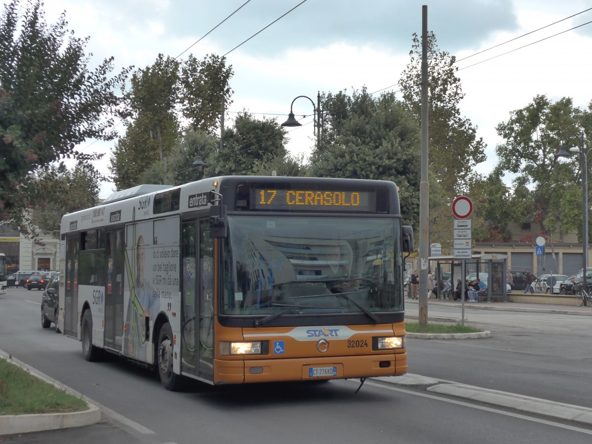 (165'789) - START Cesena - Nr. 32'024/CT-776 KD - Irisbus am 25. September 2015 beim Bahnhof Rimini