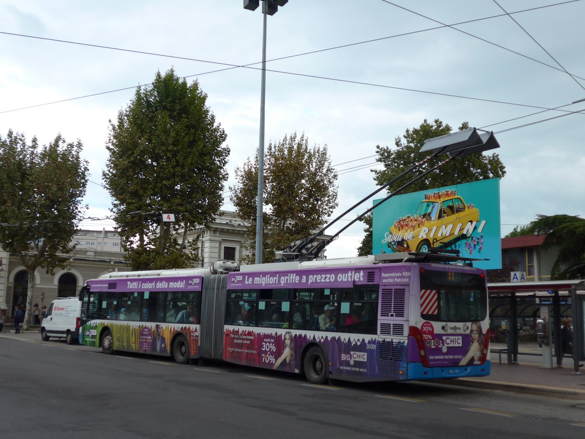 (165'812) - START Cesena - Nr. 36'501/RN 501 - Van Hool Gelenktrolleybus am 25. September 2015 beim Bahnhof Rimini