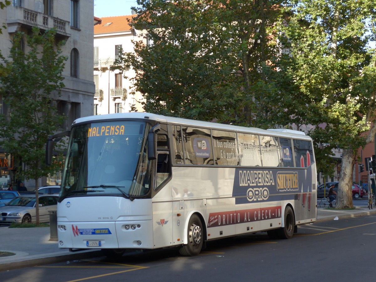 (165'817) - Malpensa Shuttle, Milano - Nr. 232/EJ-297 HJ - Bova am 25. September 2015 beim Bahnhof Milano Centrale
