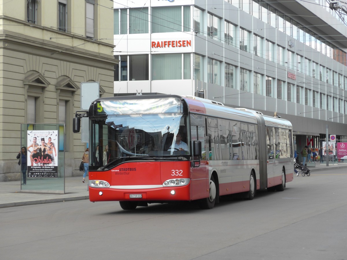 (165'925) - SW Winterthur - Nr. 332/ZH 719'332 - Solaris am 26. September 2015 beim Hauptbahnhof Winterthur