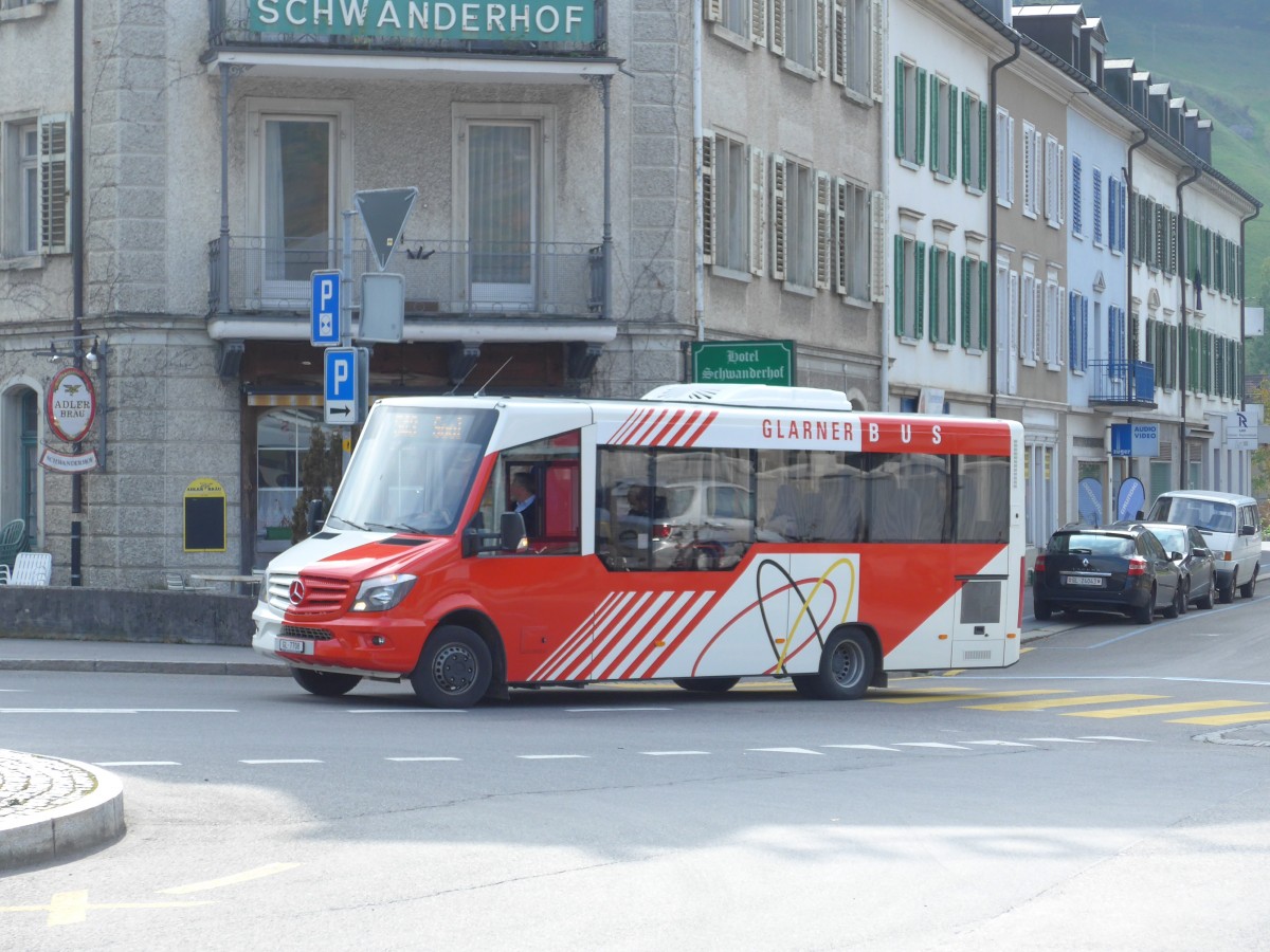(166'154) - AS Engi - Nr. 8/GL 7708 - Mercedes/Kutsenits am 10. Oktober 2015 beim Bahnhof Schwanden