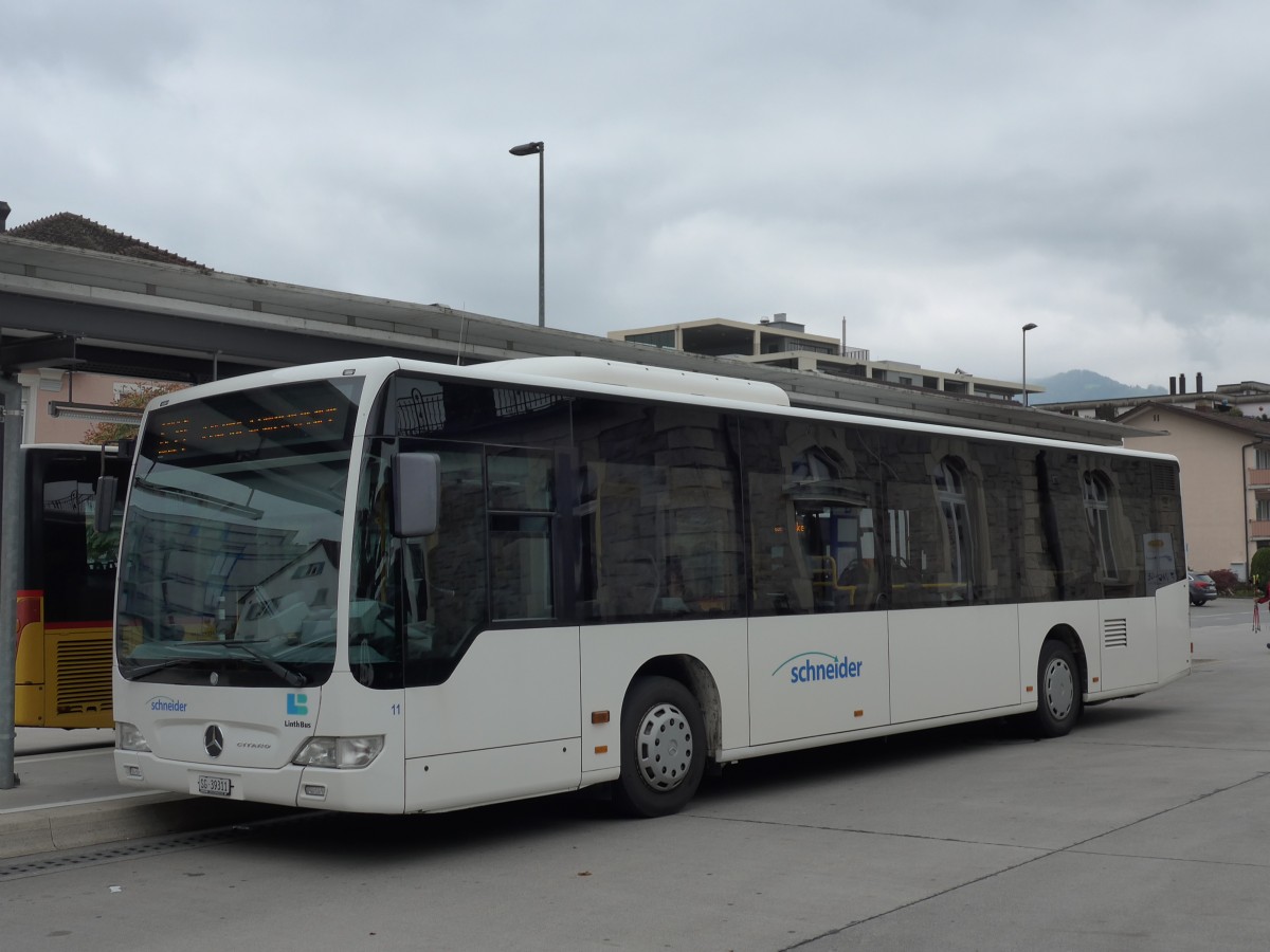 (166'161) - Schneider, Ermenswil - Nr. 11/SG 39'311 - Mercedes am 10. Oktober 2015 beim Bahnhof Uznach