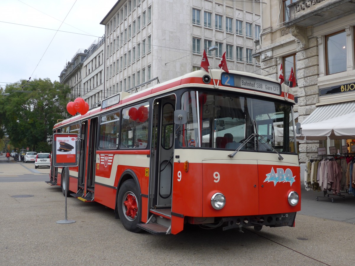 (166'311) - VB Biel (TVS) - Nr. 9 - FBW/R&J Trolleybus am 24. Oktober 2015 in Biel, Zentralplatz