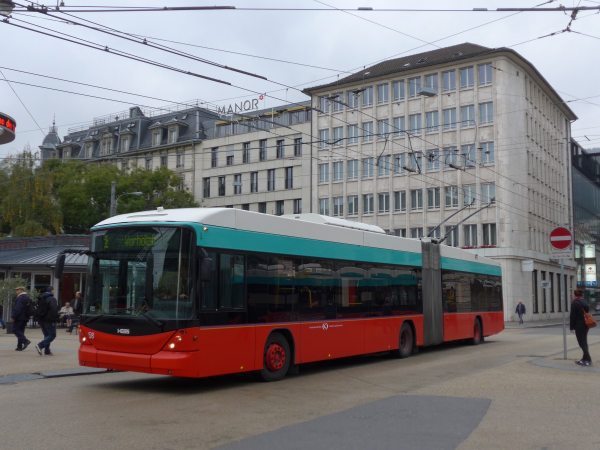 (166'331) - VB Biel - Nr. 58 - Hess/Hess Gelenktrolleybus am 24. Oktober 2015 in Biel, Zentralplatz