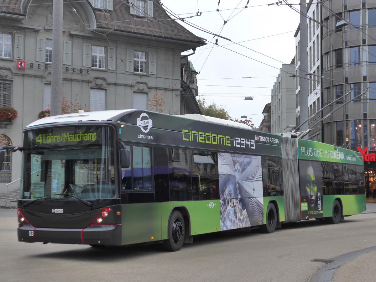 (166'334) - VB Biel - Nr. 53 - Hess/Hess Gelenktrolleybus am 24. Oktober 2015 in Biel, Zentralplatz