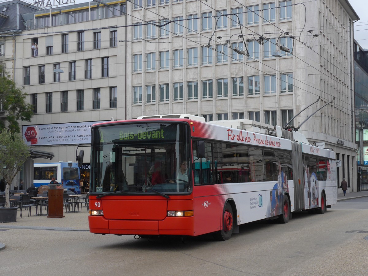 (166'344) - VB Biel - Nr. 90 - NAW/Hess Gelenktrolleybus am 24. Oktober 2015 in Biel, Zentralplatz