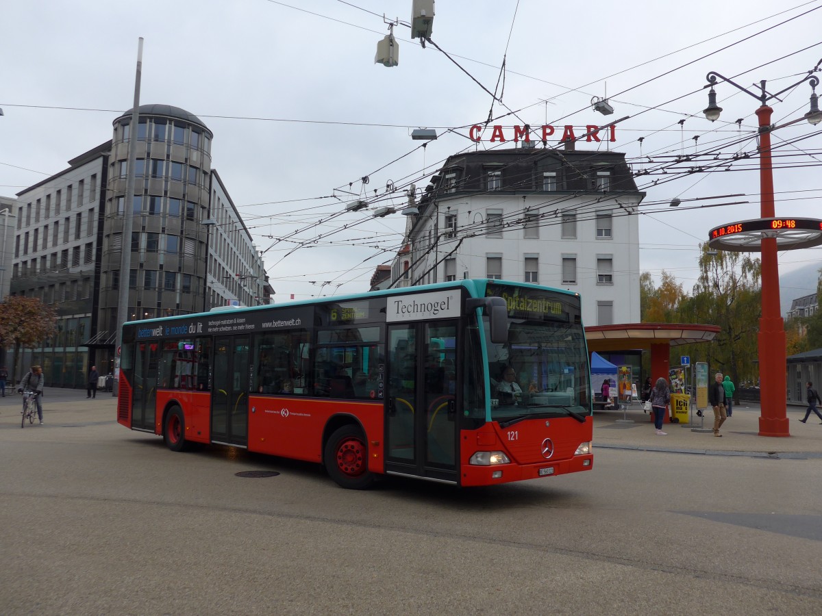 (166'350) - VB Biel - Nr. 121/BE 560'121 - Mercedes am 24. Oktober 2015 in Biel, Zentralplatz