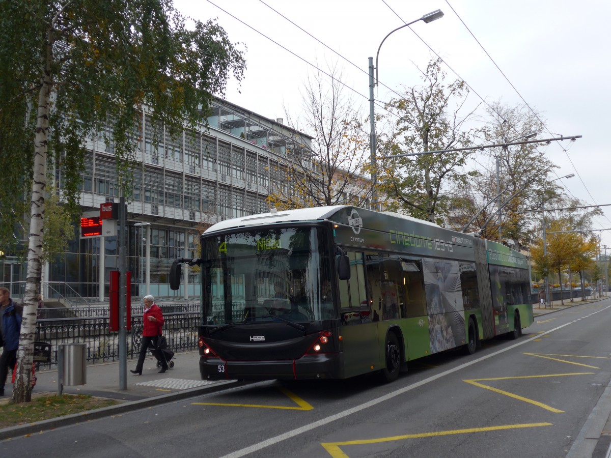 (166'369) - VB Biel - Nr. 53 - Hess/Hess Gelenktrolleybus am 24. Oktober 2015 in Biel, Zentralplatz