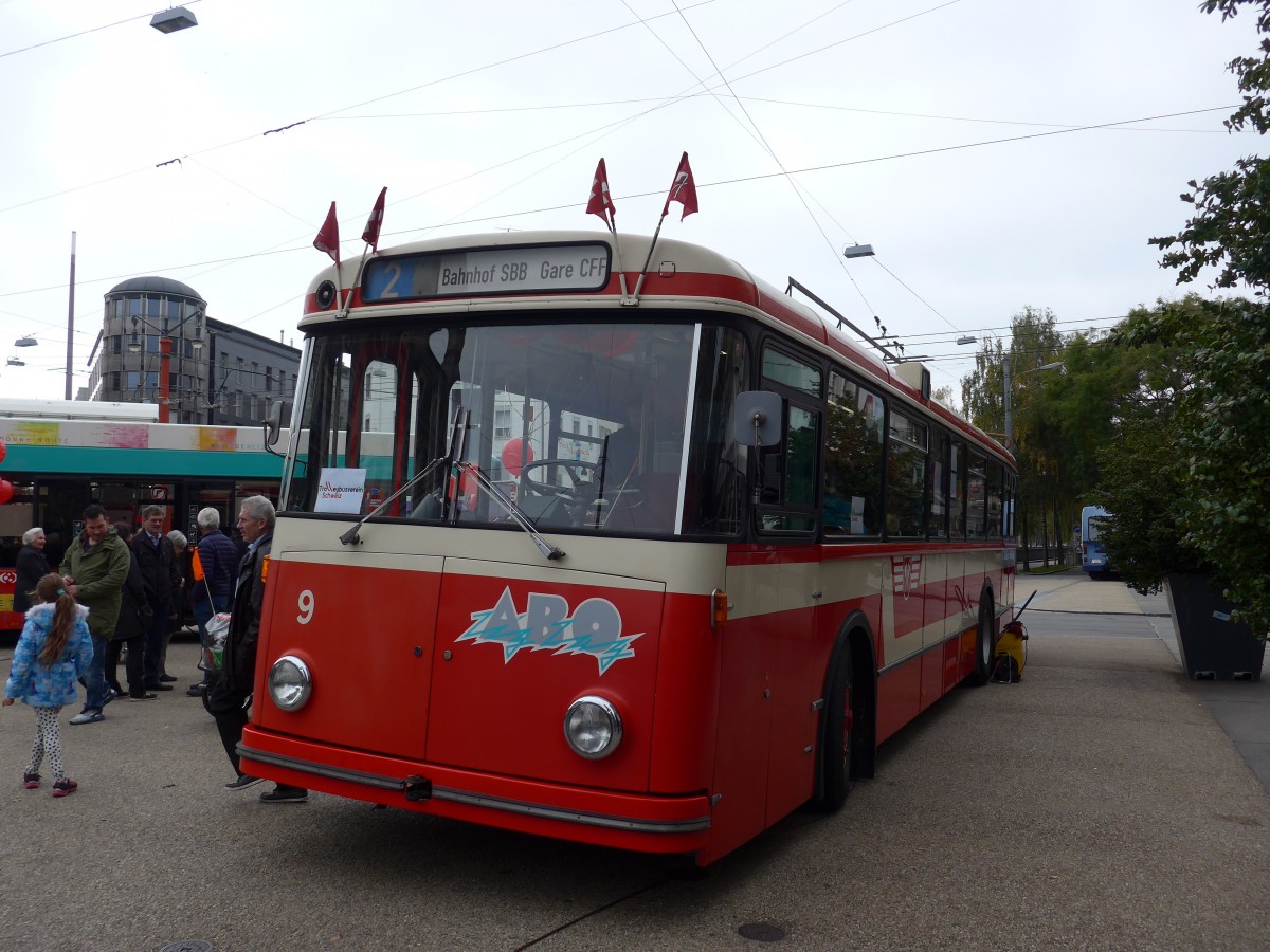 (166'380) - VB Biel (TVS) - Nr. 9 - FBW/R&J Trolleybus am 24. Oktober 2015 in Biel, Zentralplatz