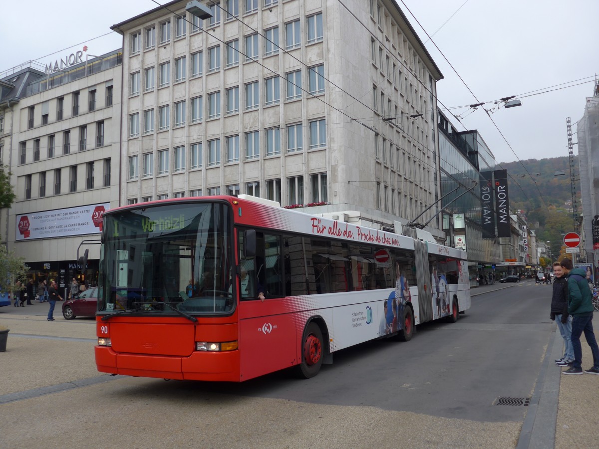 (166'381) - VB Biel - Nr. 90 - NAW/Hess Gelenktrolleybus am 24. Oktober 2015 in Biel, Zentralplatz
