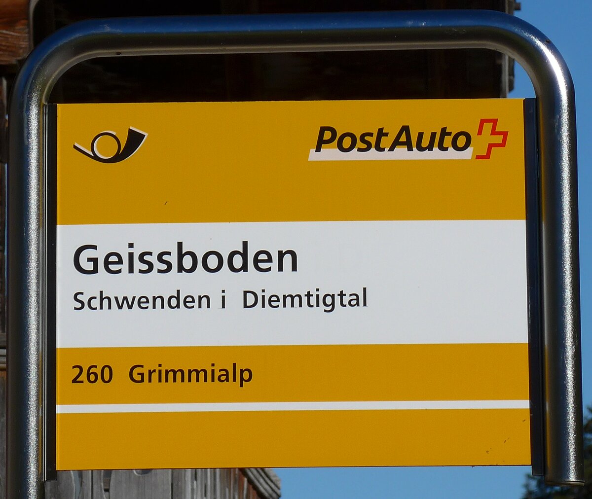 (166'502) - PostAuto-Haltestellenschild - Schwenden i Diemtigtal - Geissboden - am 1. November 2015