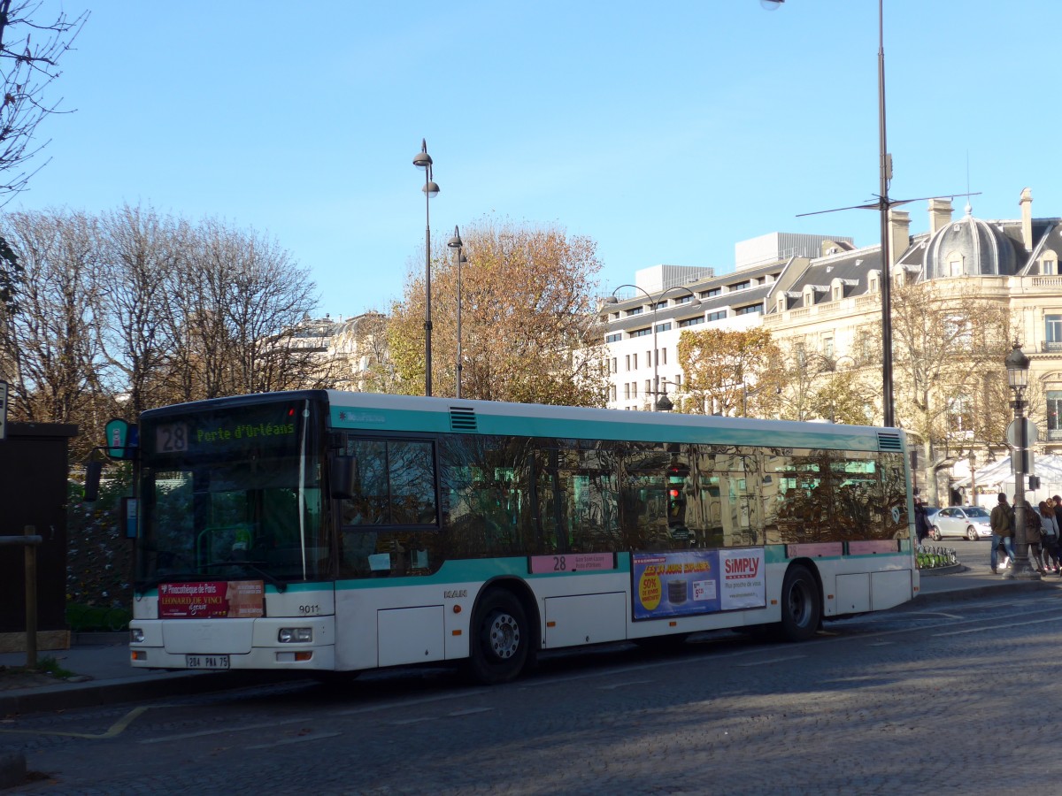(166'656) - RATP Paris - Nr. 9011/204 PNA 75 - MAN am 15. November 2015 in Paris, Champs-Elyses