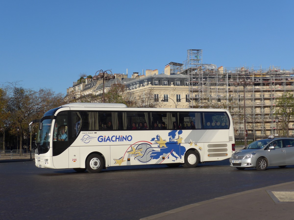 (166'702) - Giachino, Torino - Nr. 206/ES-261 BP - MAN am 15. November 2015 in Paris, Arc de Triomphe