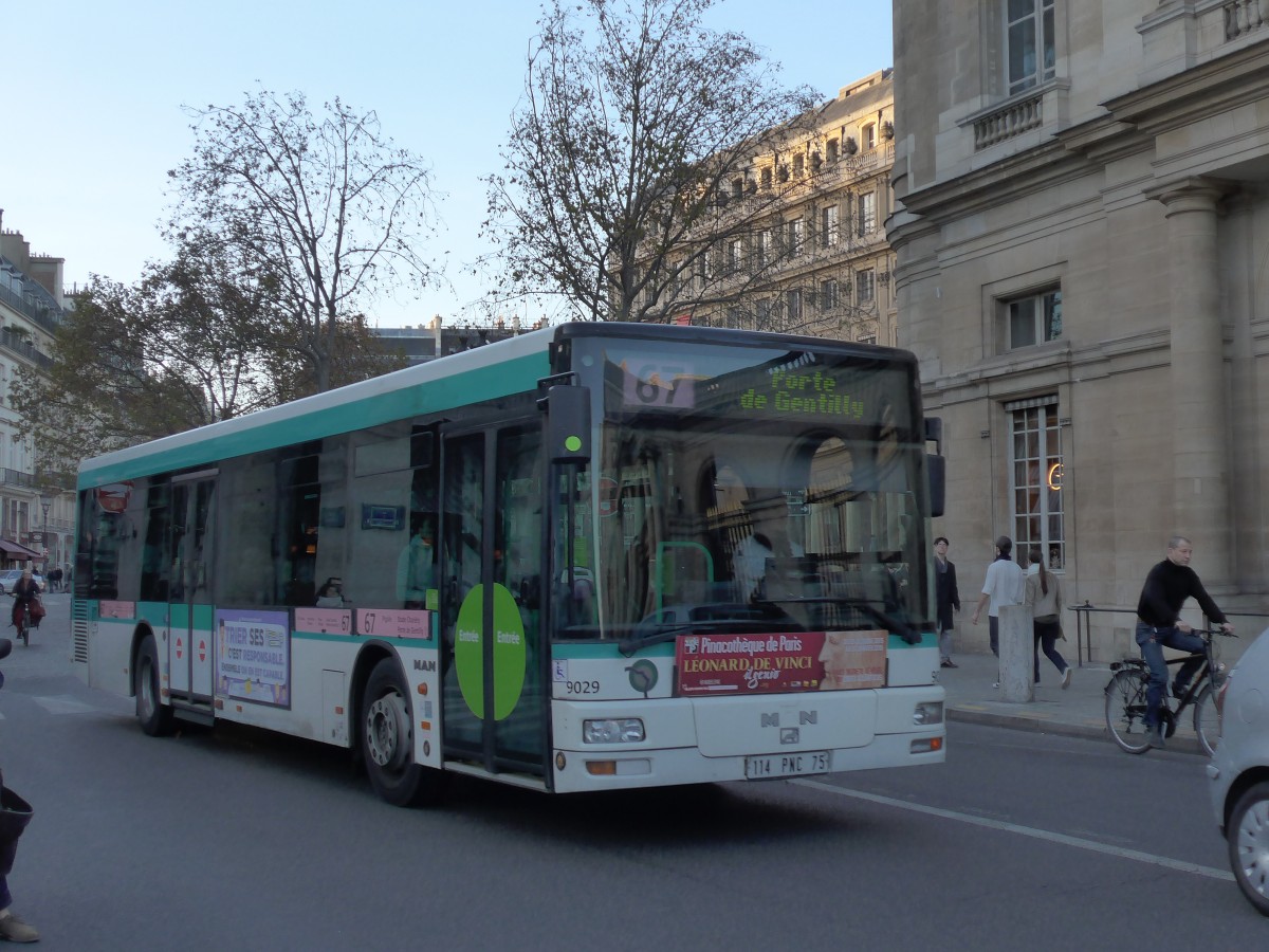 (166'733) - RATP Paris - Nr. 9029/114 PNC 75 - MAN am 15. November 2015 in Paris, Louvre