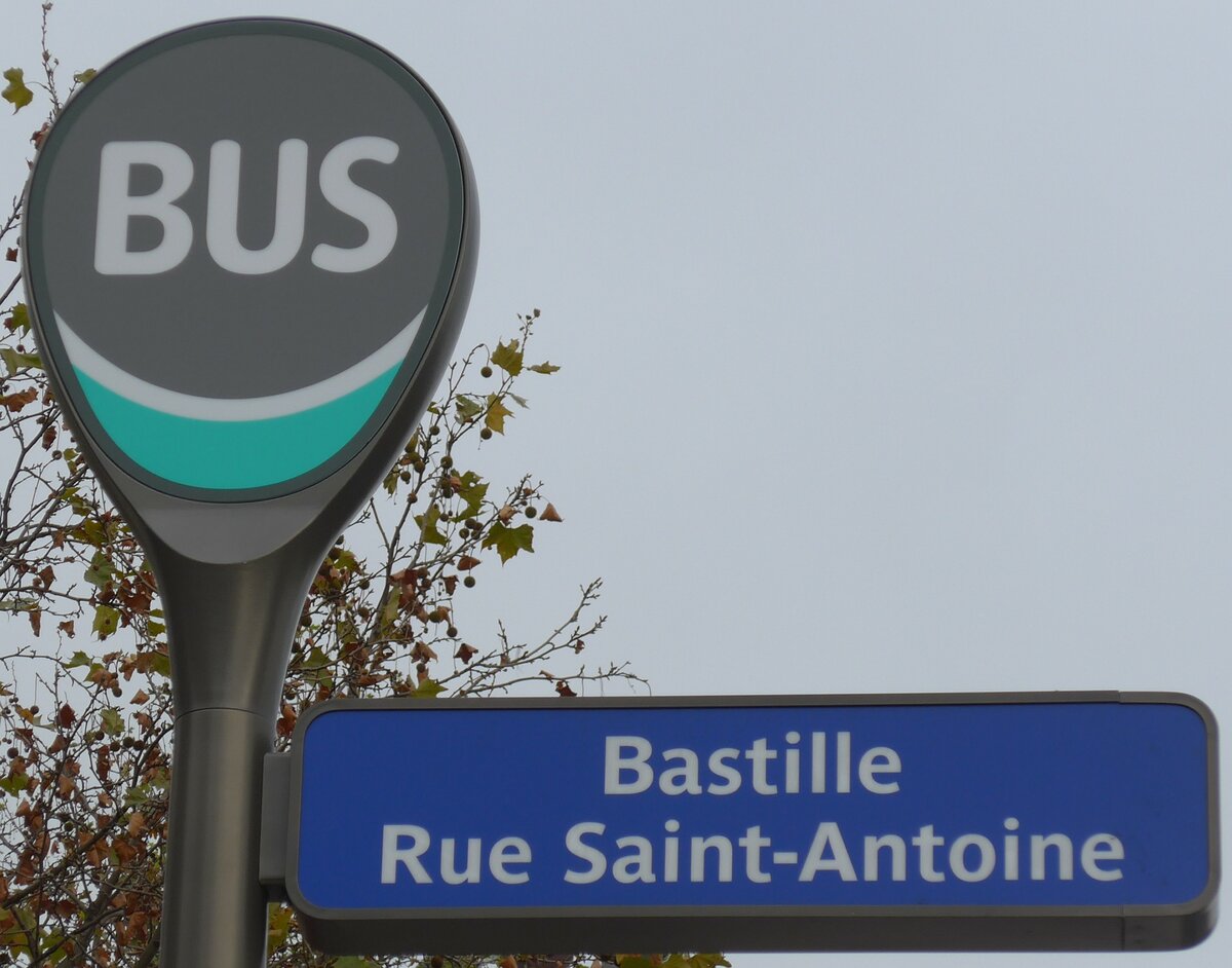 (166'773) - RATP-Haltestellenschild - Paris, Bastille Rue Saint-Antoine - am 16. November 2015