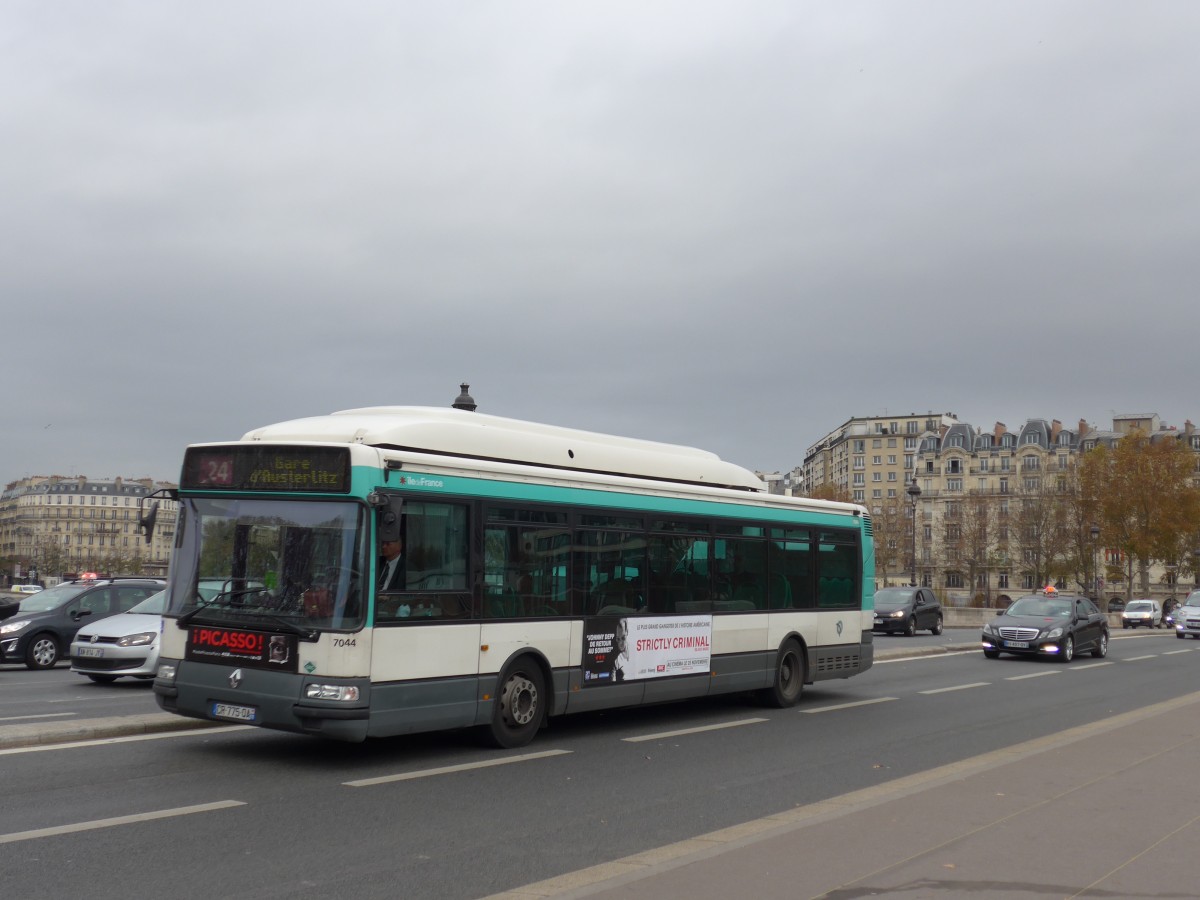 (166'830) - RATP Paris - Nr. 7044/CR 775 QA - Renault am 16. November 2015 in Paris, Gare d'Austerlitz