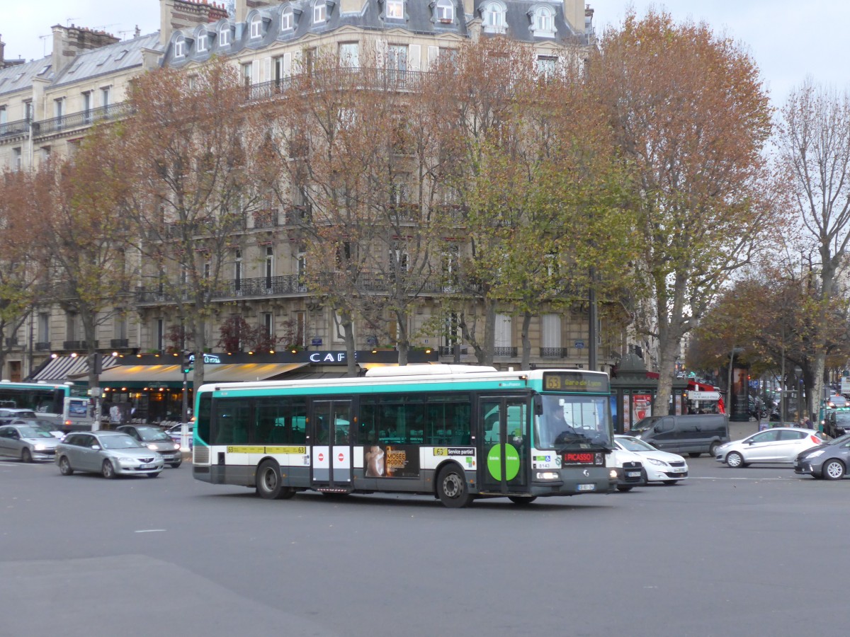 (166'986) - RATP Paris - Nr. 8143/DB 801 DH - Irisbus am 16. November 2015 in Paris, Alma-Marceau