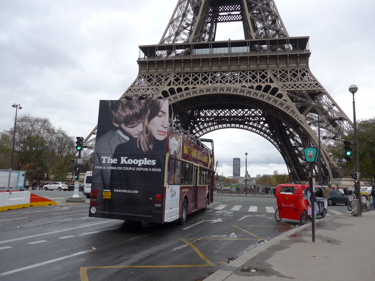 (167'168) - Big Bus, Paris - Nr. 356/361 MXS 75 - Volvo am 17. November 2015 in Paris, Tour Eiffel