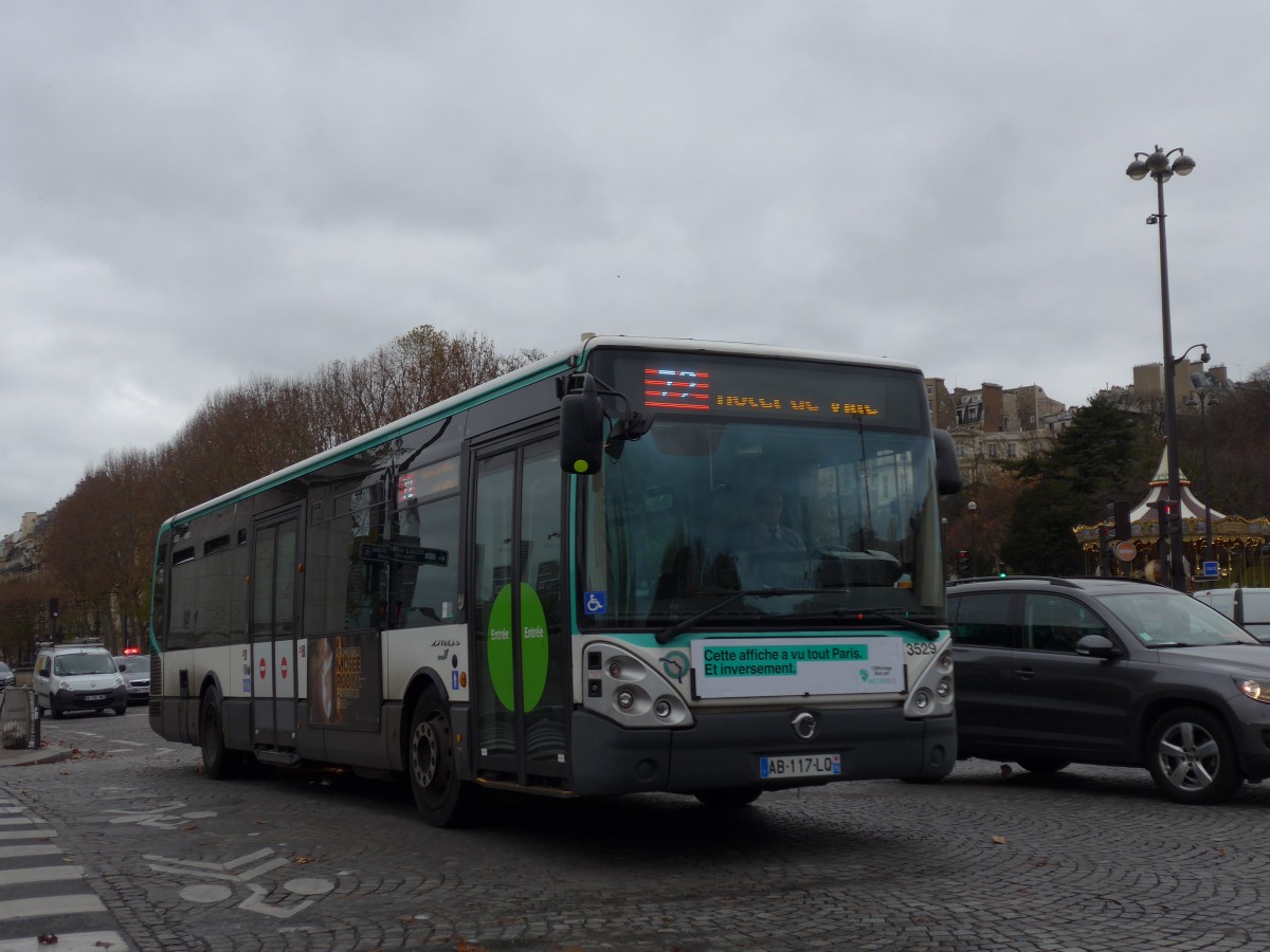 (167'177) - RATP Paris - Nr. 3529/AB 117 LQ - Irisbus am 17. November 2015 in Paris, Tour Eiffel