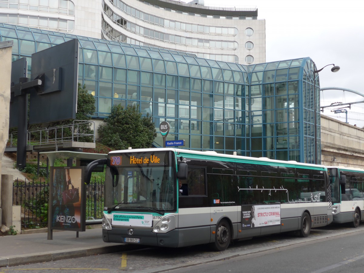(167'199) - RATP Paris - Nr. 8790/DB 965 CC - Irisbus am 17. November 2015 in Paris, Radio France