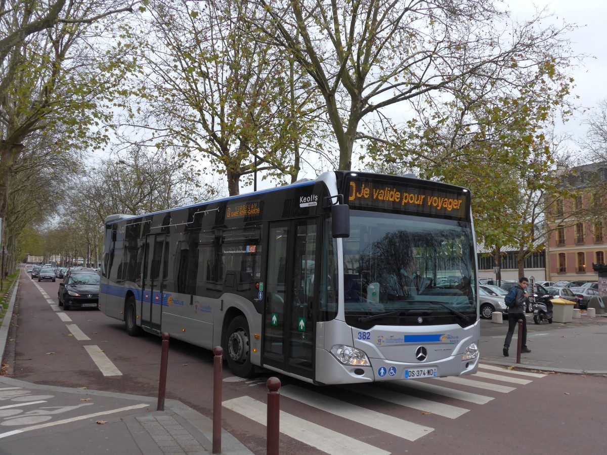 (167'209) - Keolis, Versailles - Nr. 382/DS 374 WD - Mercedes am 17. November 2015 in Versailles, Gare Rive Gauche
