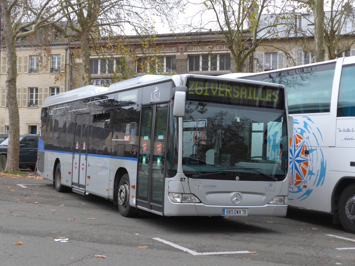 (167'220) - LCJ, Magny-les-Hameaux - Nr. 87/665 DWX 78 - Mercedes am 17. November 2015 in Versailles, Chteau