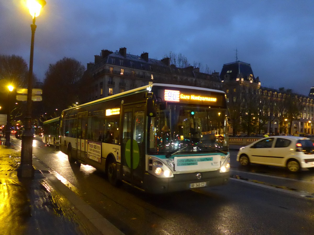 (167'255) - RATP Paris - Nr. 3521/AB 348 CZ - Irisbus am 17. November 2015 in Paris, Notre Dame