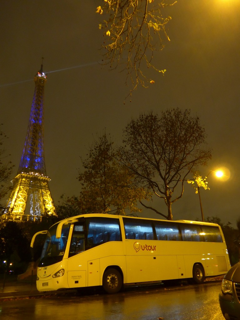 (167'288) - Aus Polen: Telefun, Warszawa - WZ 2646N - Scania/Irizar am 17. November 2015 in Paris, Tour Eiffel