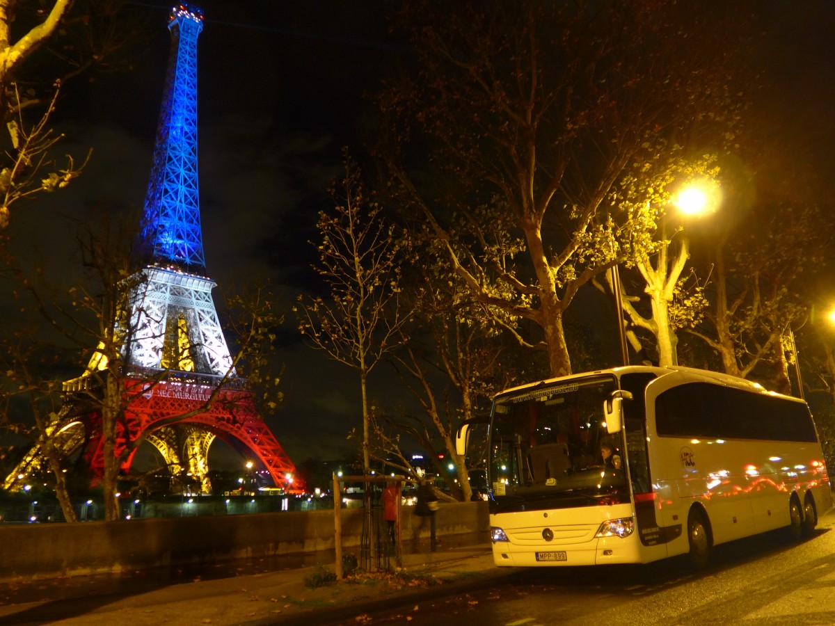 (167'320) - Aus Ungarn: HCC, Budapest - MPP-899 - Mercedes am 17. November 2015 in Paris, Tour Eiffel