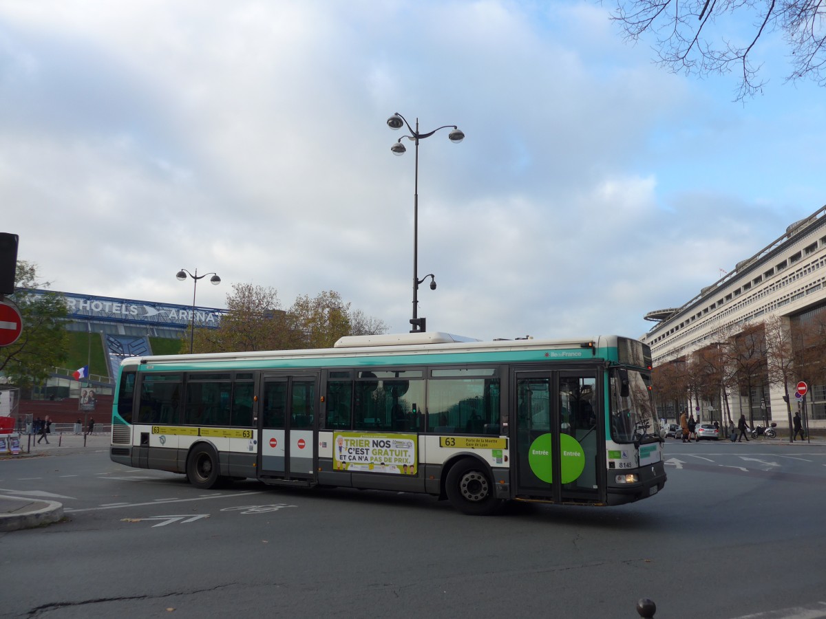(167'328) - RATP Paris - Nr. 8145/DB 853 XP - Irisbus am 18. November 2015 in Paris, Gare de Bercy