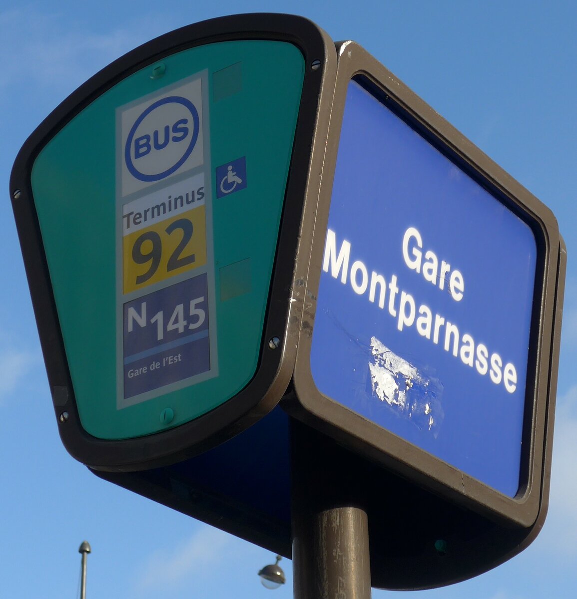 (167'335) - RATP-Haltestellenschild - Paris, Gare Montparnasse - am 18. November 2015