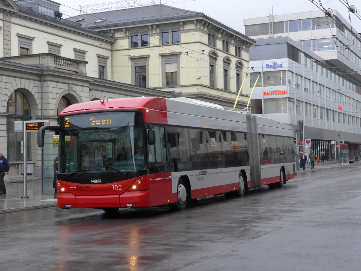 (167'524) - SW Winterthur - Nr. 102 - Hess/Hess Gelenktrolleybus am 25. November 2015 beim Hauptbahnhof Winterthur