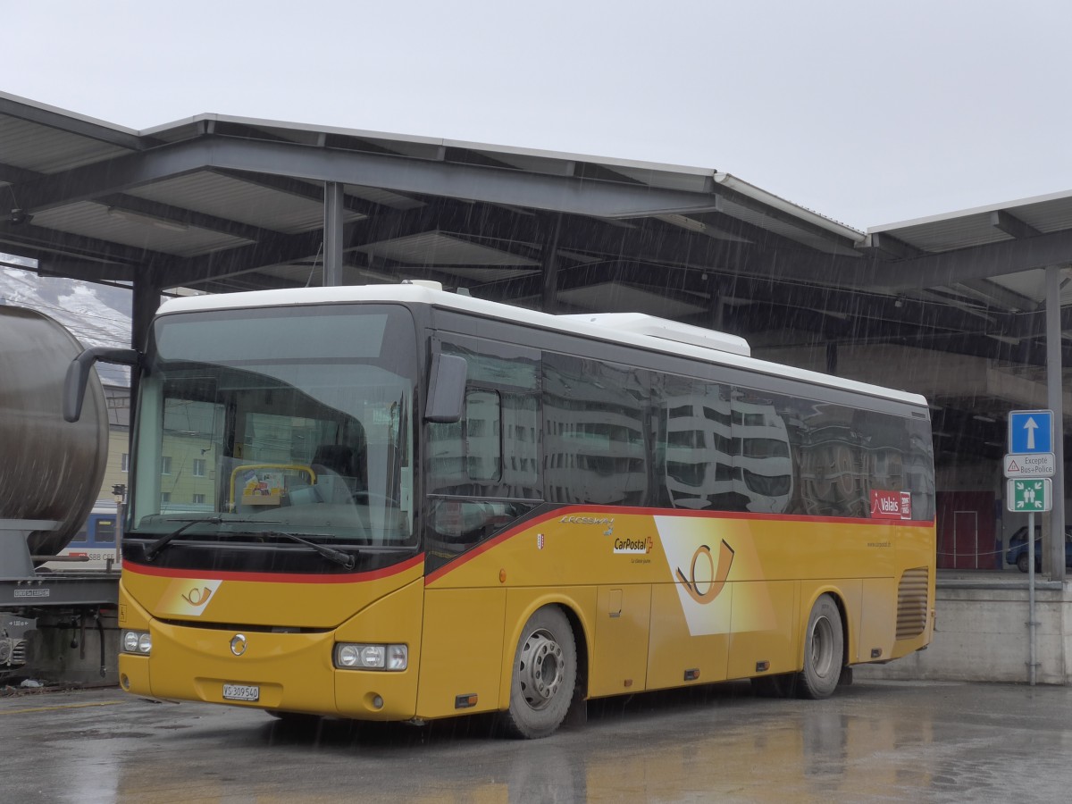 (167'570) - PostAuto Wallis - Nr. 14/VS 309'540 - Irisbus (ex Theytaz, Sion) am 29. November 2015 beim Bahnhof Sion