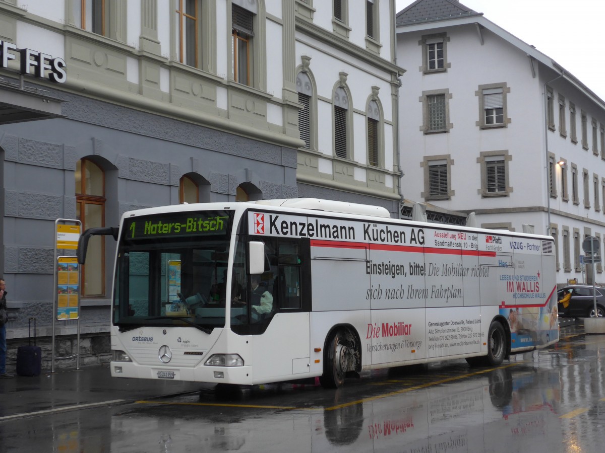 (167'585) - PostAuto Wallis - VS 241'959 - Mercedes am 29. November 2015 beim Bahnhof Brig