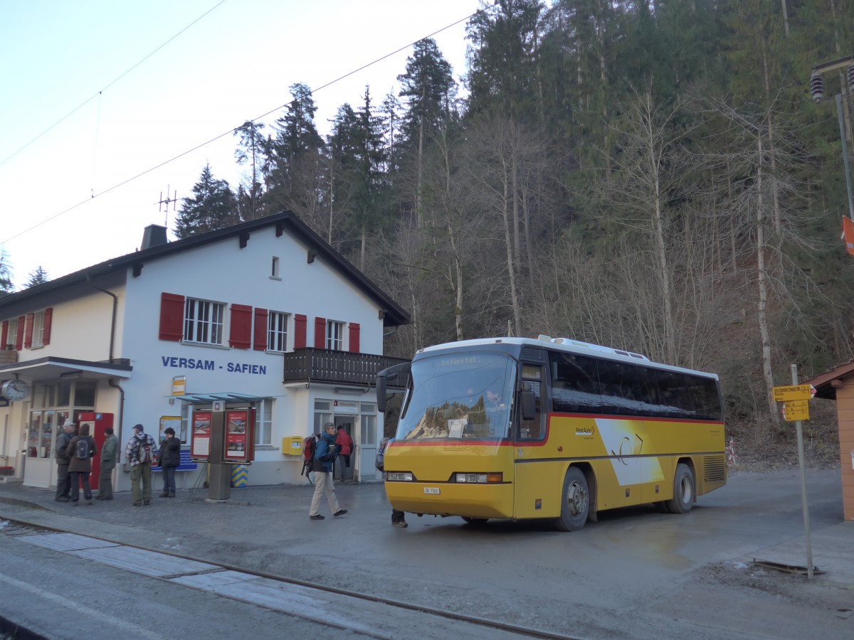 (167'628) - Buchli, Versam - GR 7569 - Neoplan (ex GR 2053) am 5. Dezember 2015 beim Bahnhof Versam-Safien