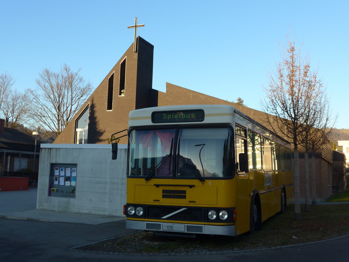 (167'679) - Kirchgemeinde, Steffisburg - Volvo/FHS (ex STI Thun Nr. 6; ex TSG Blumenstein Nr. 6) am 7. Dezember 2015 in Steffisburg, Kirche Glockental