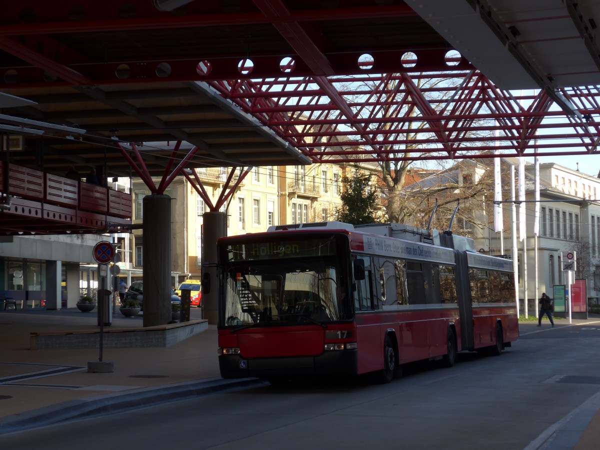 (167'755) - Bernmobil, Bern - Nr. 17 - NAW/Hess Gelenktrolleybus am 13. Dezember 2015 in Bern, Inselspital