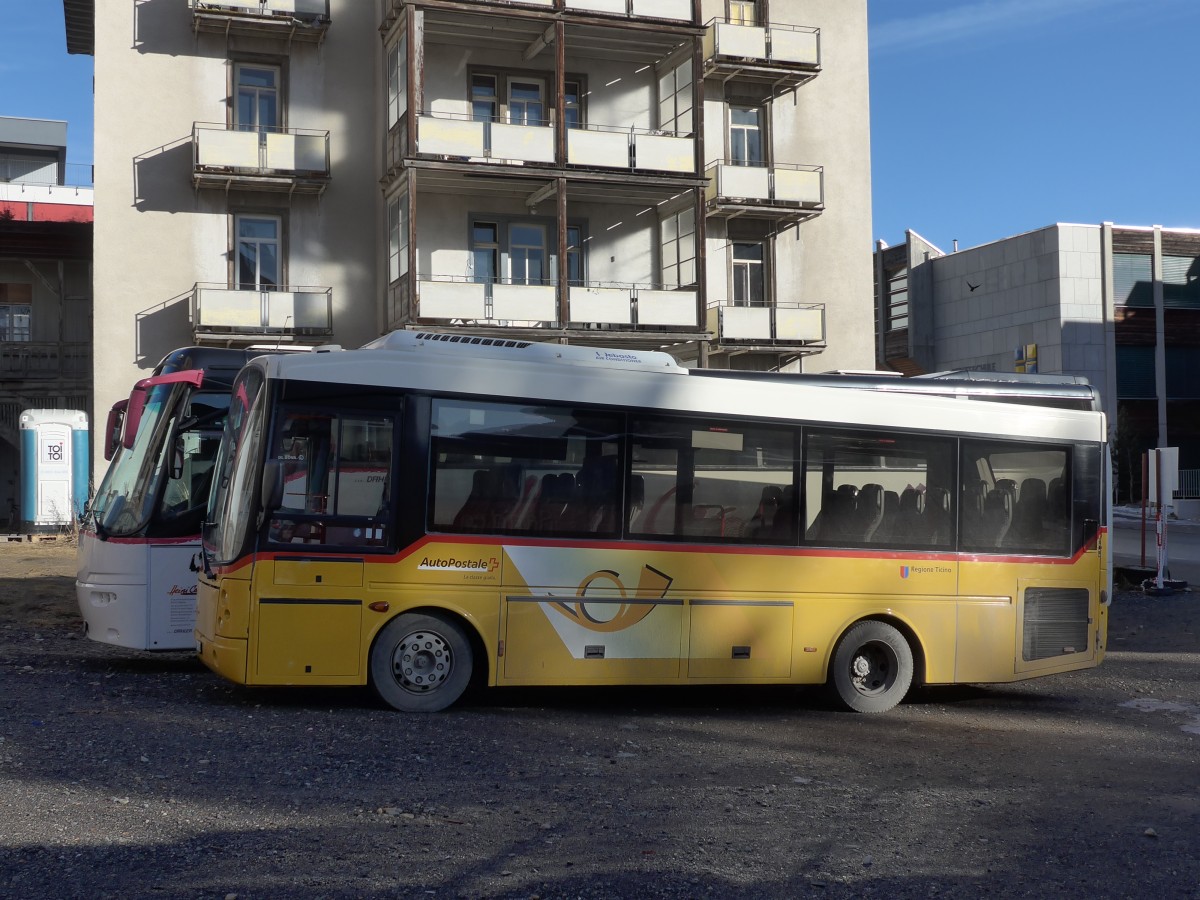 (167'814) - AutoPostale Ticino - TI 215'398 - Cacciamali (ex Vedova, Cevio) am 19. Dezember 2015 in Davos, Busparkplatz Jakobshorn