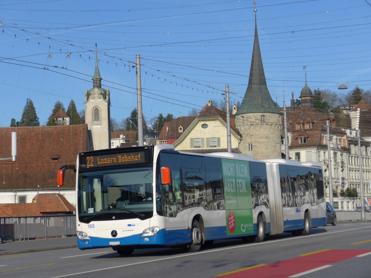 (167'916) - VBL Luzern - Nr. 165/LU 173'571 - Mercedes am 25. Dezember 2015 in Luzern, Bahnhofbrcke