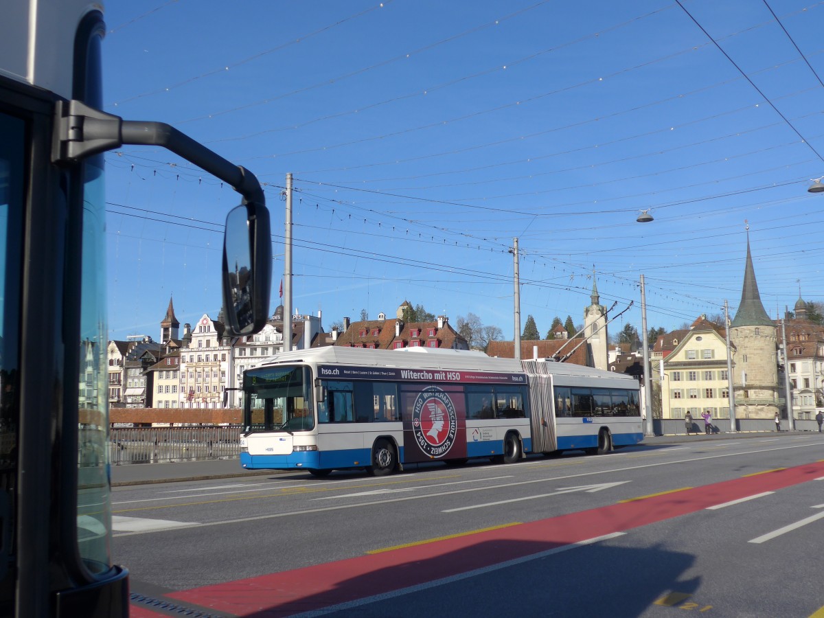 (167'926) - VBL Luzern - Nr. 204 - Hess/Hess Gelenktrolleybus am 25. Dezember 2015 in Luzern, Bahnhofbrcke