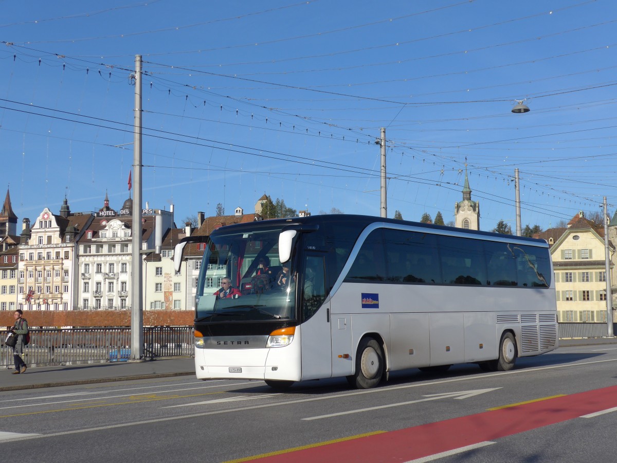 (167'927) - Hilrio, Schtz - LU 254'800 - Setra (ex Marti, Kallnach) am 25. Dezember 2015 in Luzern, Bahnhofbrcke