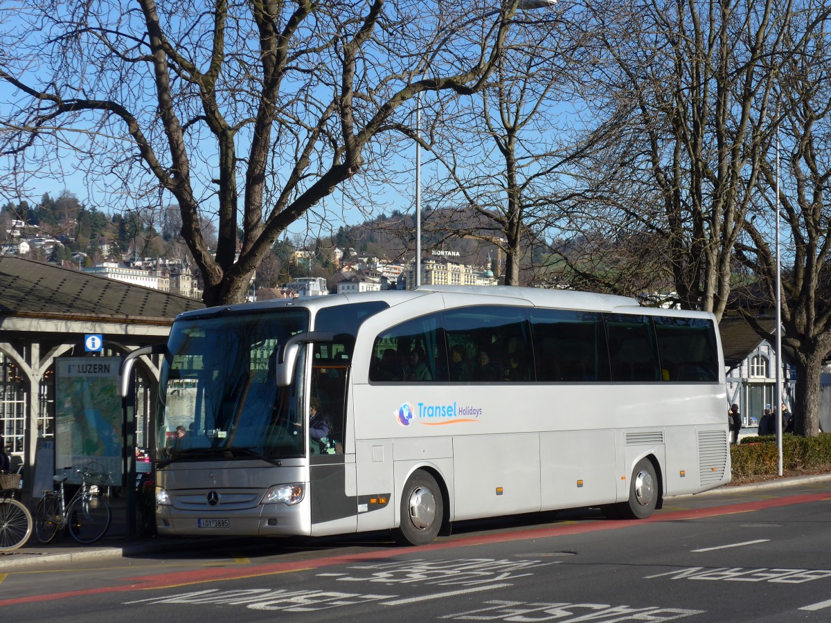 (167'949) - Aus Griechenland: Transel, Athen - IOY-3885 - Mercedes am 25. Dezember 2015 beim Bahnhof Luzern