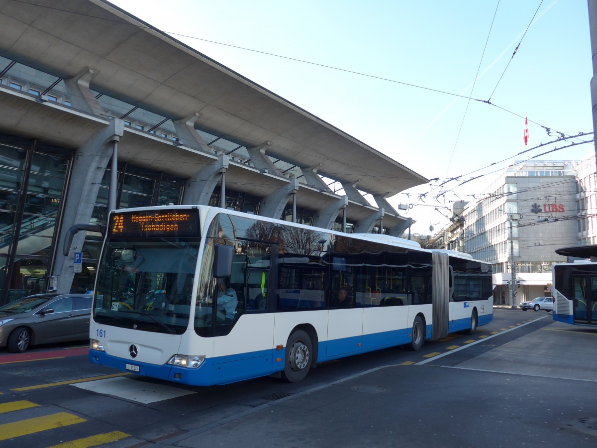 (167'950) - VBL Luzern - Nr. 161/LU 15'025 - Mercedes am 25. Dezember 2015 beim Bahnhof Luzern